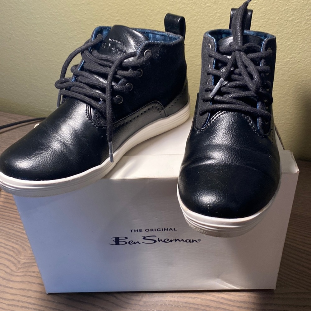 The Original Ben Sherman kids boots. Leather and fabric.